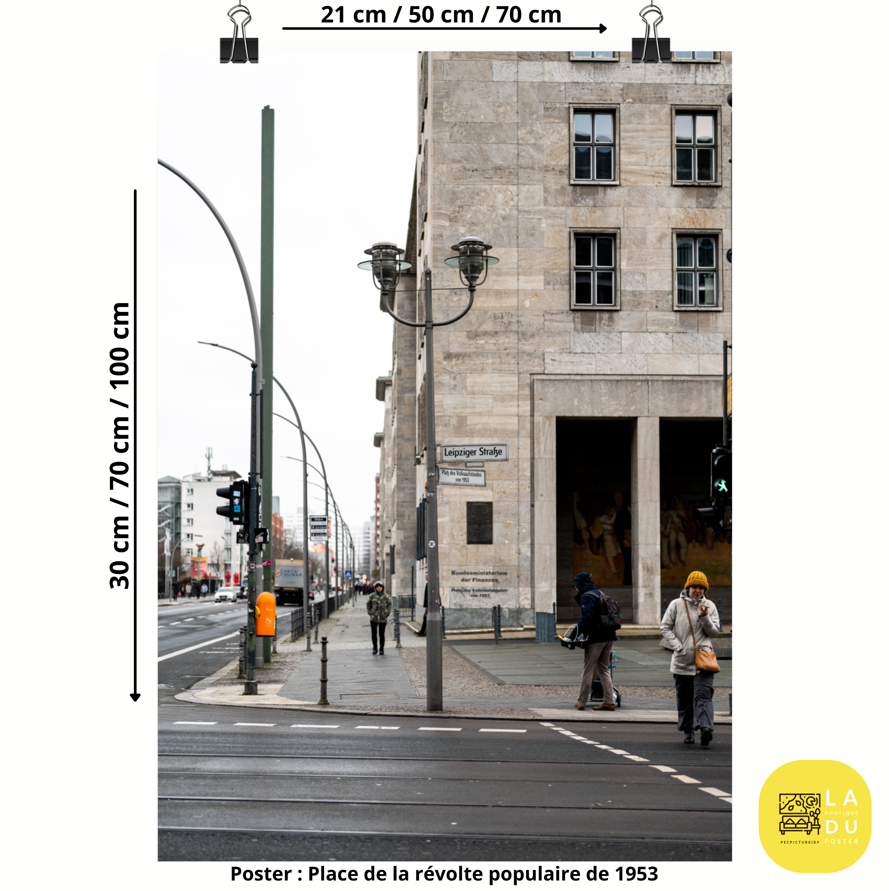 Poster mural - Place de la révolte populaire de 1953 – Photographie de rue à Berlin – Poster photo, poster XXL, photographie murale et des posters muraux unique au monde. La boutique de posters créée par Yann Peccard un Photographe français.
