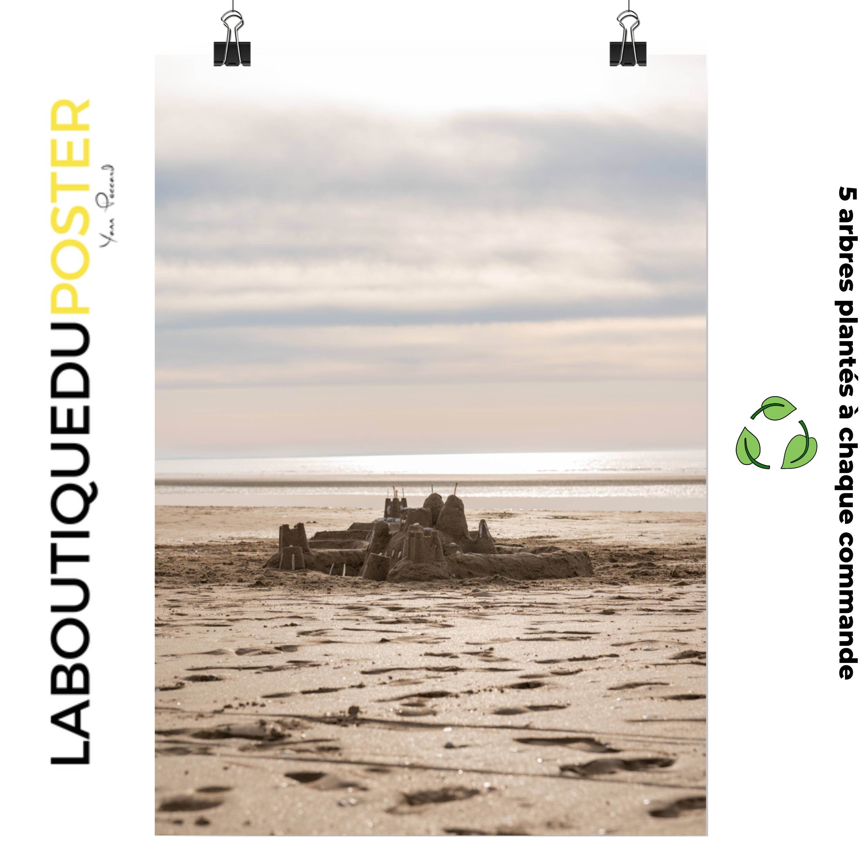 Poster mural - Châteaux de sable – Photographie à la plage – Poster photo, poster XXL, Photo d’art, photographie murale et des posters muraux des photographies de rue unique au monde. La boutique de posters créée par un Photographe français.
