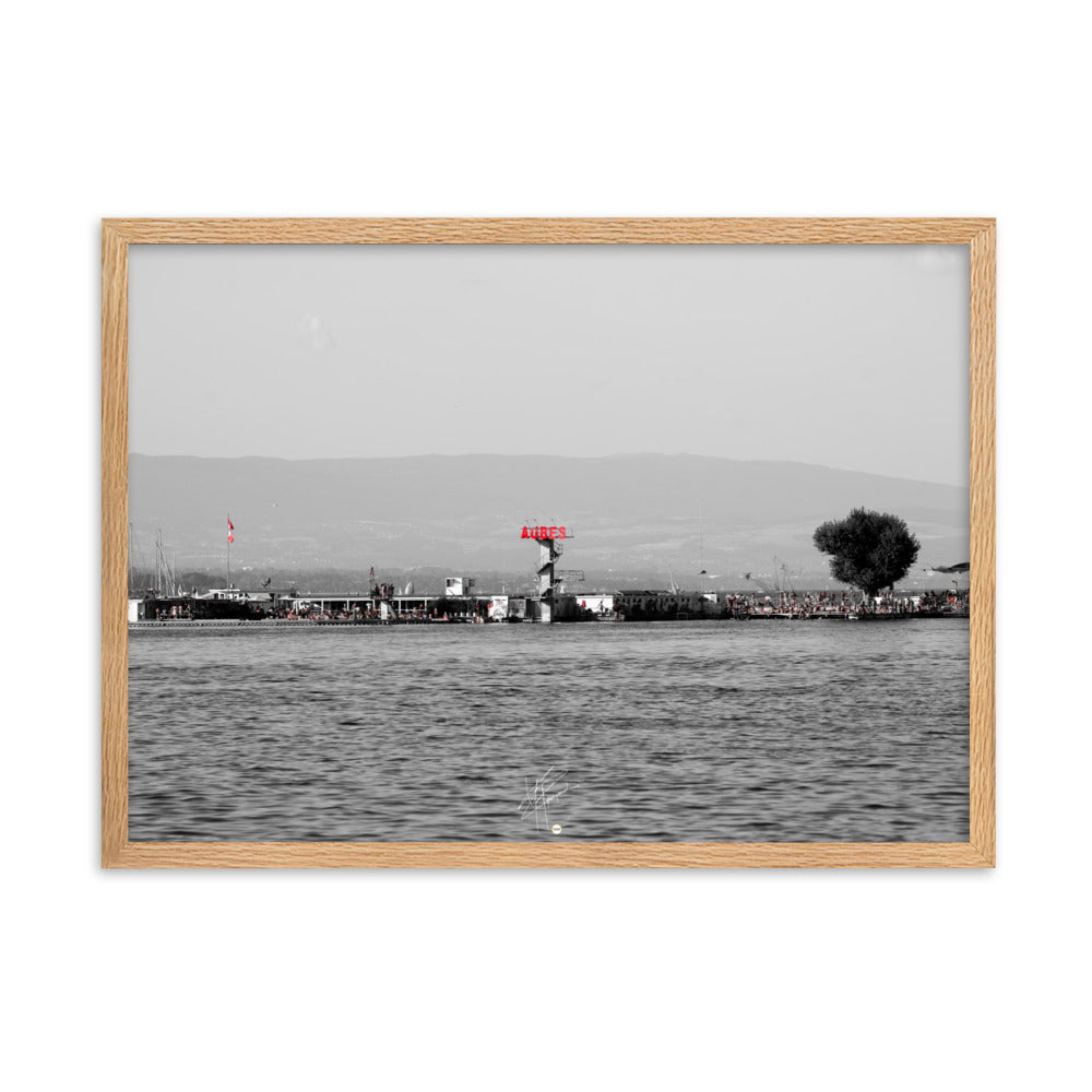 Poster encadré 'Les Aubes' capturant les nuances de rouge des Aubes Musicales aux Bains des Pâquis.