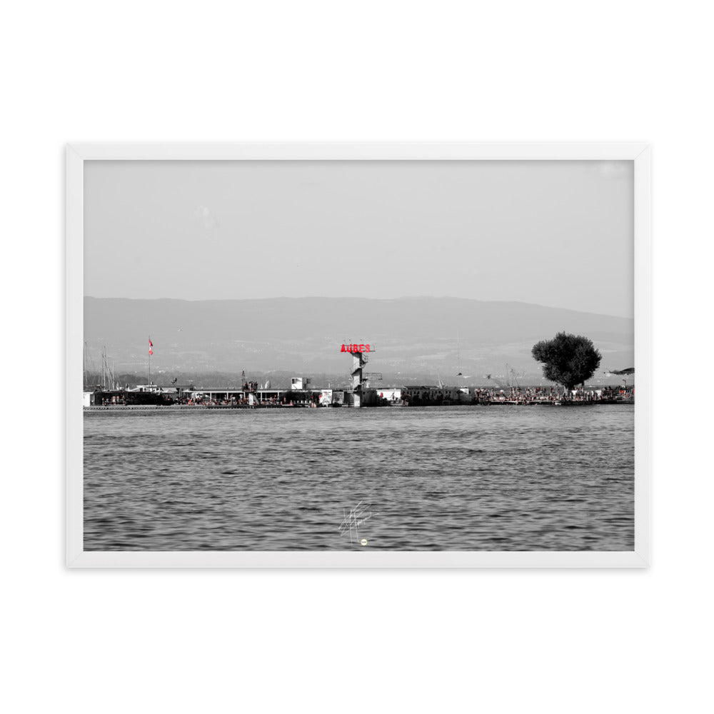 Poster encadré 'Les Aubes' capturant les nuances de rouge des Aubes Musicales aux Bains des Pâquis.
