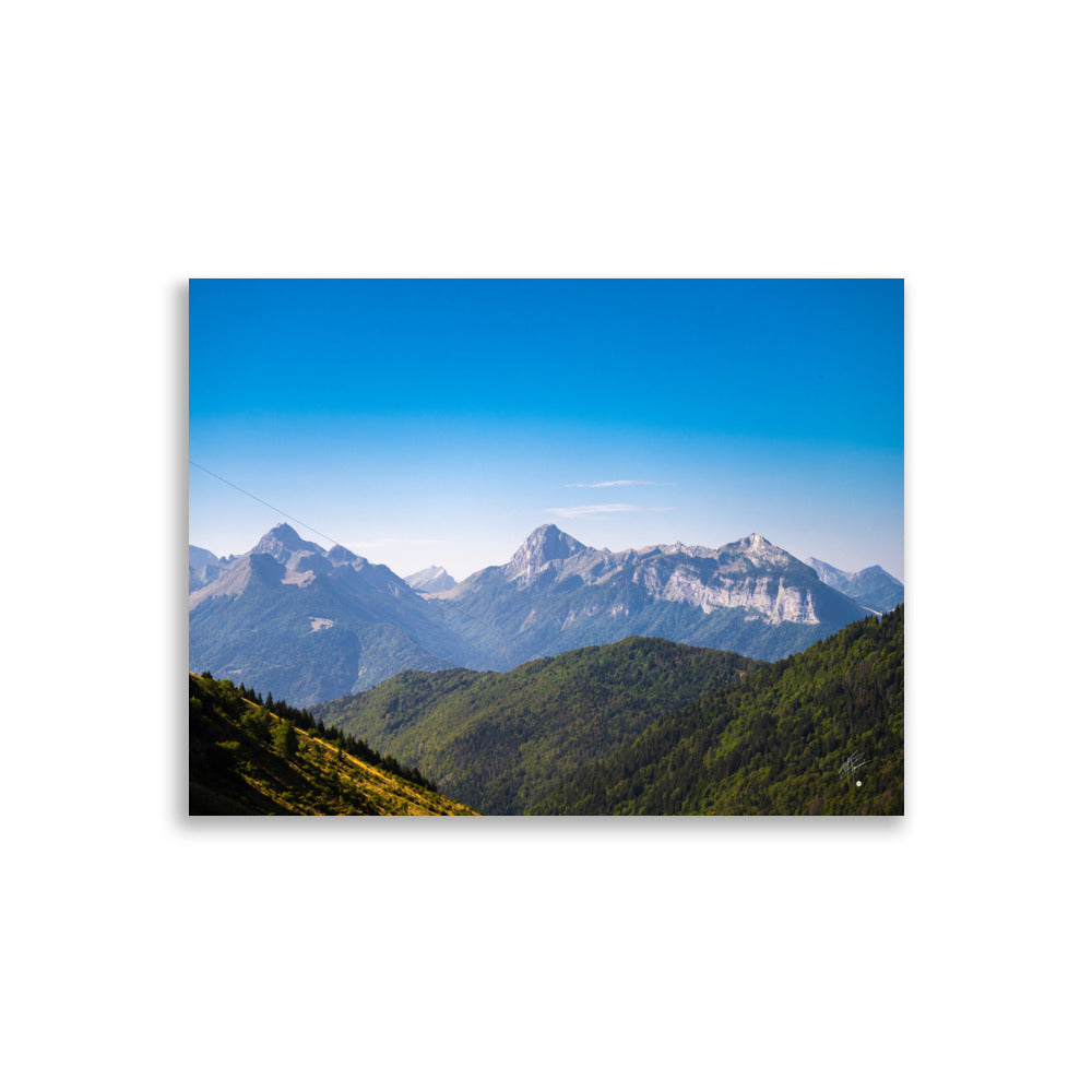 Poster photographique 'Les Bauges', montrant une vue captivante des montagnes de la Haute-Savoie en France.