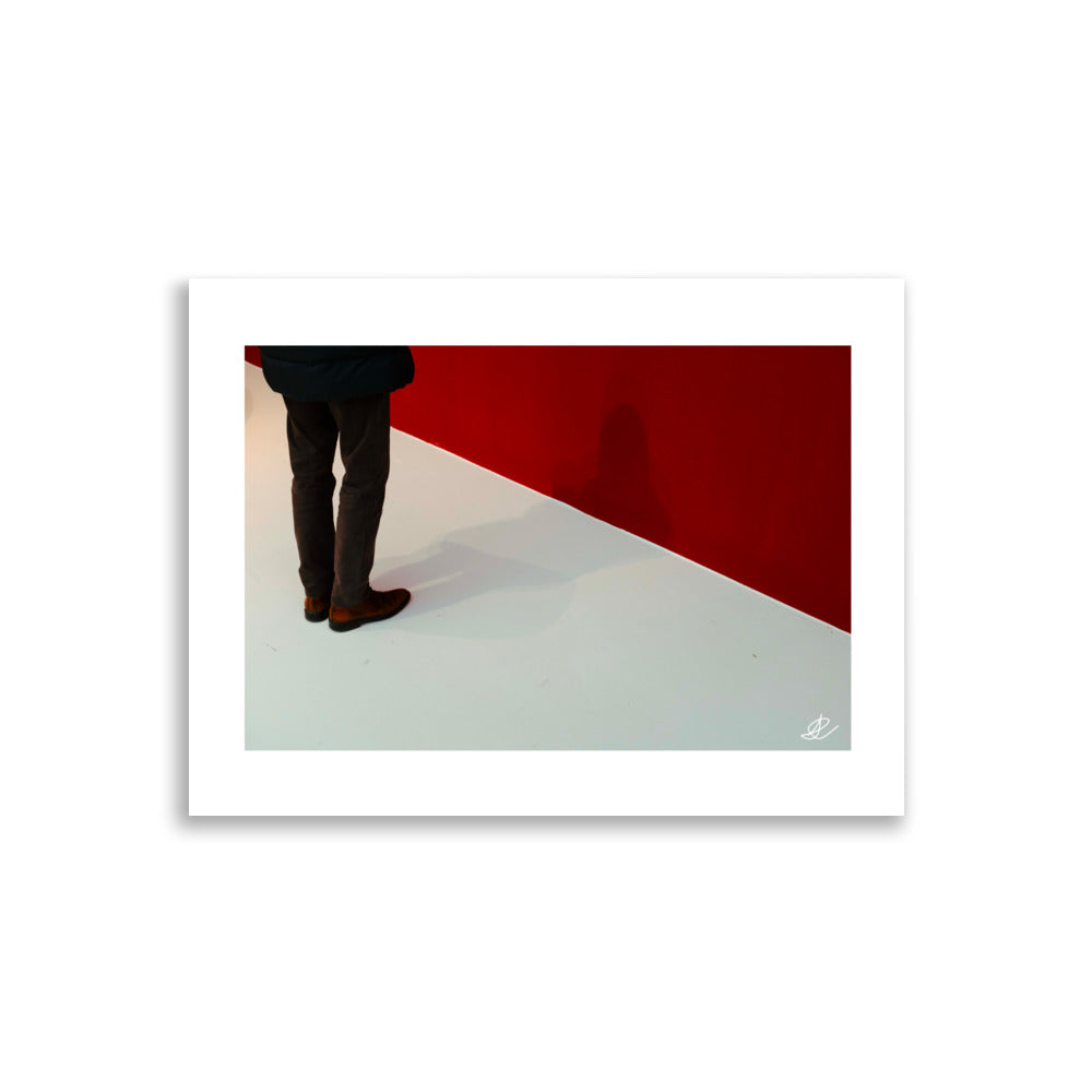 Poster Photo - L'ombre d'un pas - Simplicité graphique - Ilan Shoham - Photographie de rue artistique - Affiche 30x40