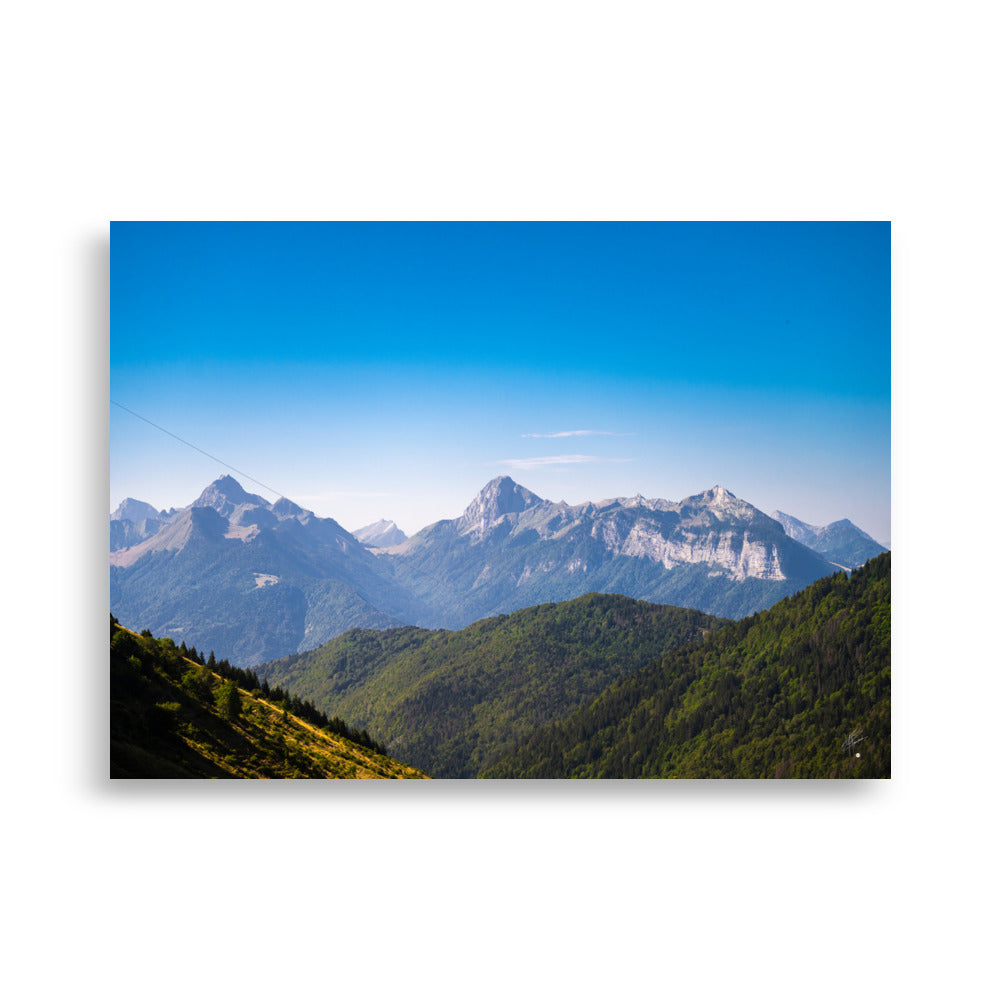 Poster photographique 'Les Bauges', montrant une vue captivante des montagnes de la Haute-Savoie en France.