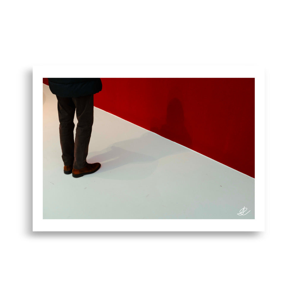 Poster Photo - L'ombre d'un pas - Simplicité graphique - Ilan Shoham - Photographie de rue artistique - Affiche 50x70