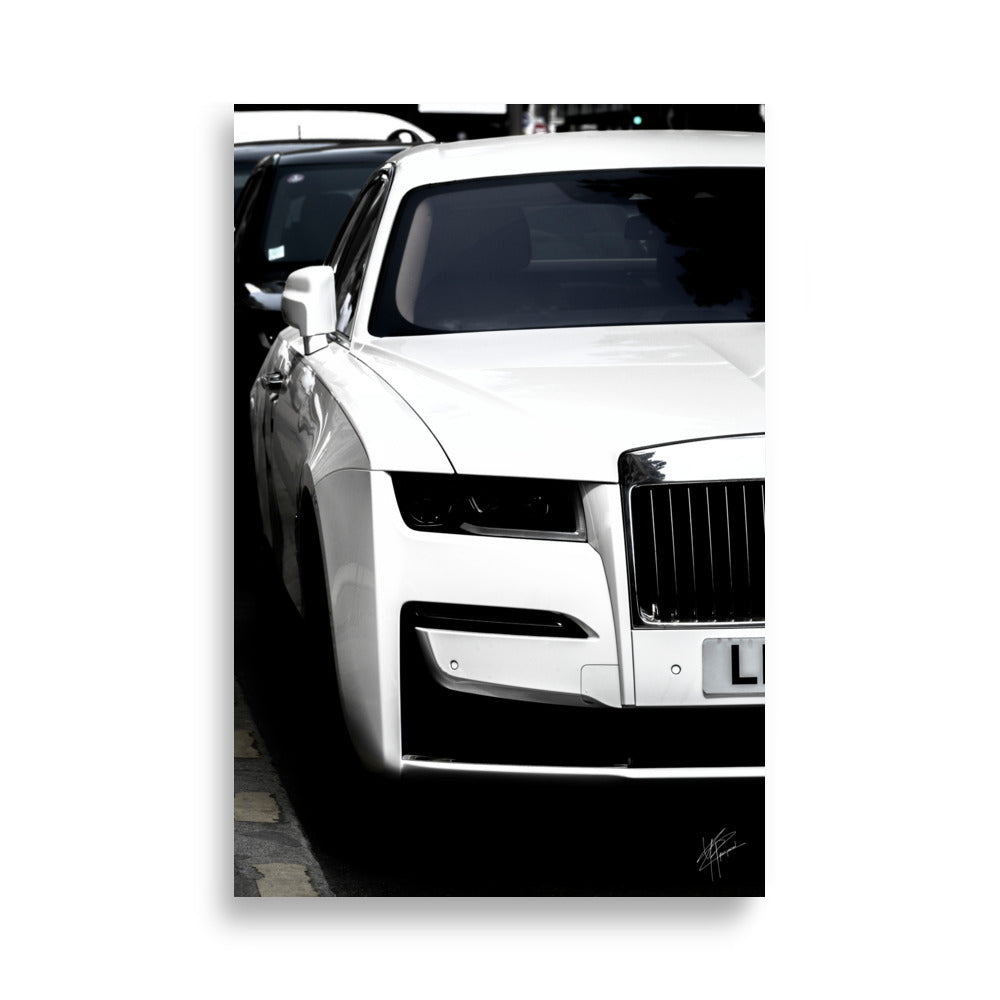 Photographie en noir et blanc de la luxueuse Rolls-Royce Ghost.