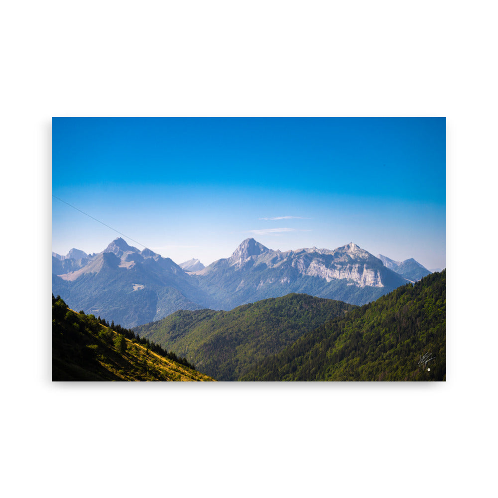 Poster photographique 'Les Bauges', montrant une vue captivante des montagnes de la Haute-Savoie en France.