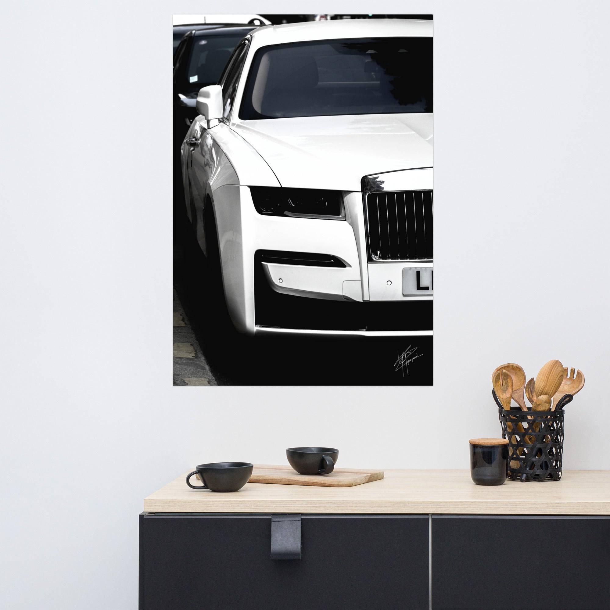 Photographie en noir et blanc de la luxueuse Rolls-Royce Ghost.