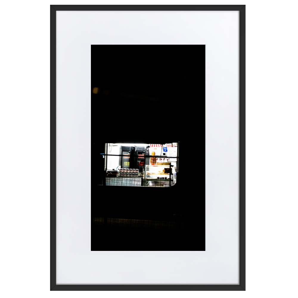 Poster - Kiosque N02 – Photographie de rue à Paris – De la photographie murale et des posters unique au monde. La boutique de posters créée par Yann Peccard un Photographe français.