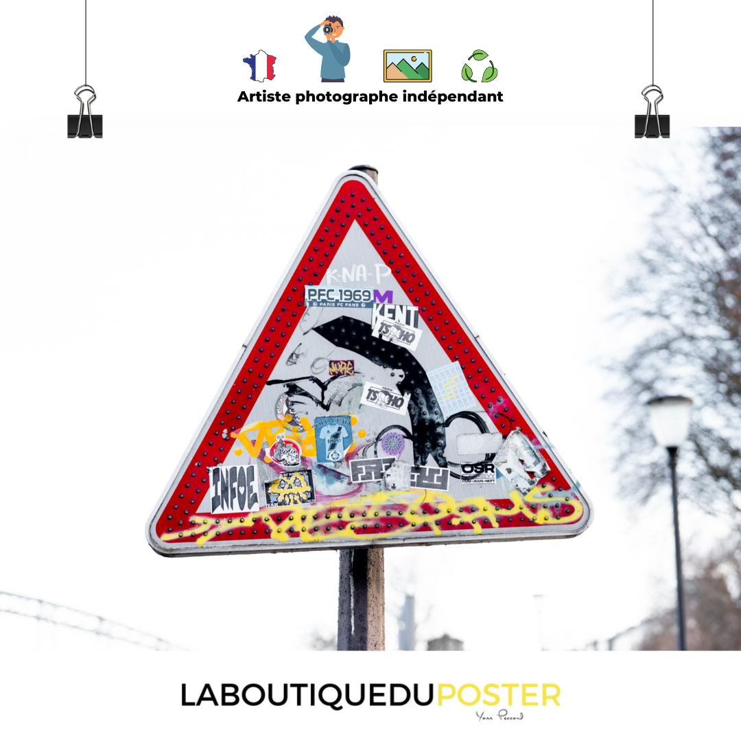Poster mural - Signalisation N03 – Photographie de nuit – Poster photo, poster XXL, photographie murale et des posters muraux unique au monde. La boutique de posters créée par Yann Peccard un Photographe français.