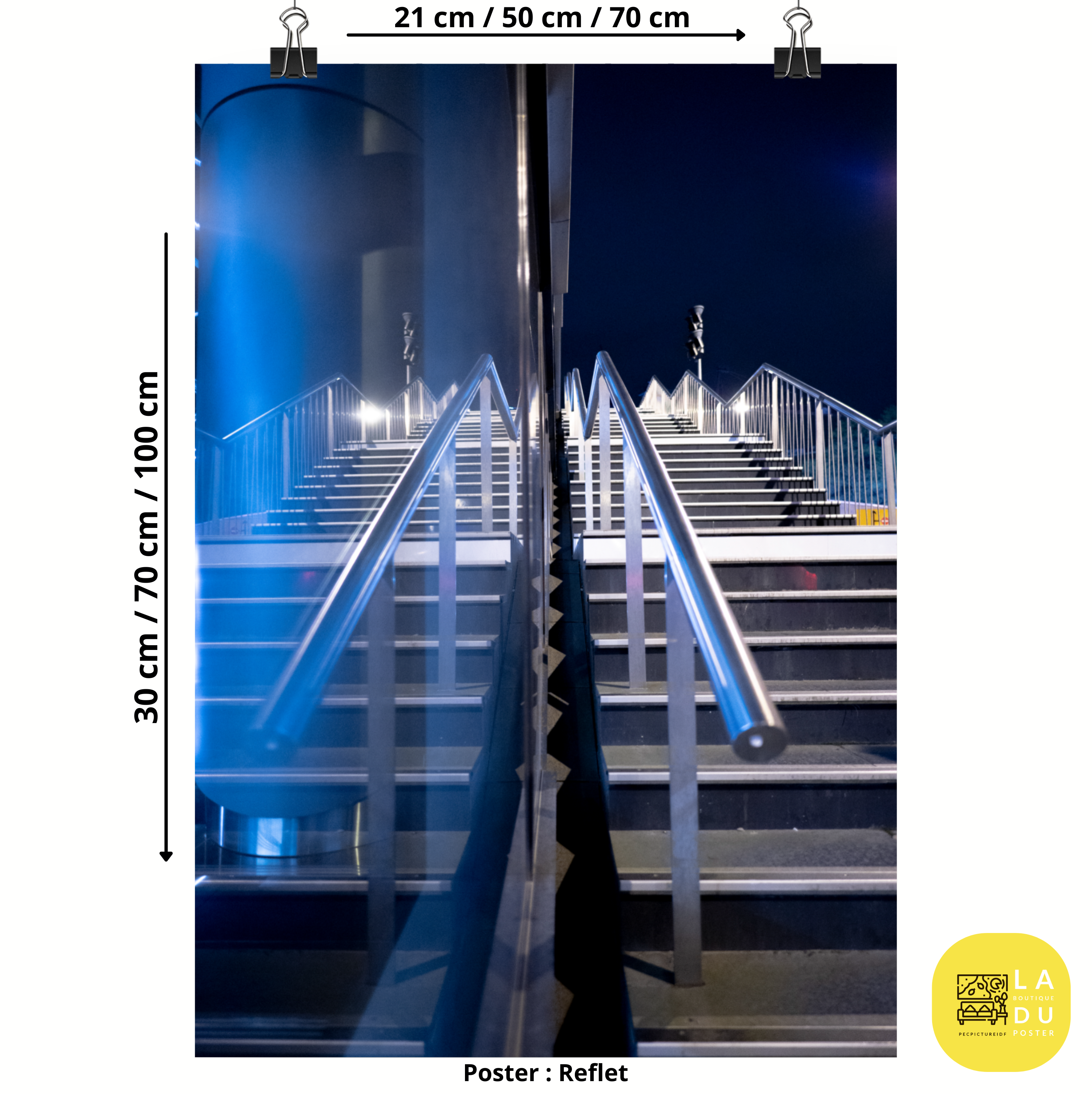 Poster mural - Reflet – Photographie de rue de nuit à Paris – Poster photo, poster XXL, photographie murale et des posters muraux unique au monde. La boutique de posters créée par Yann Peccard un Photographe français.