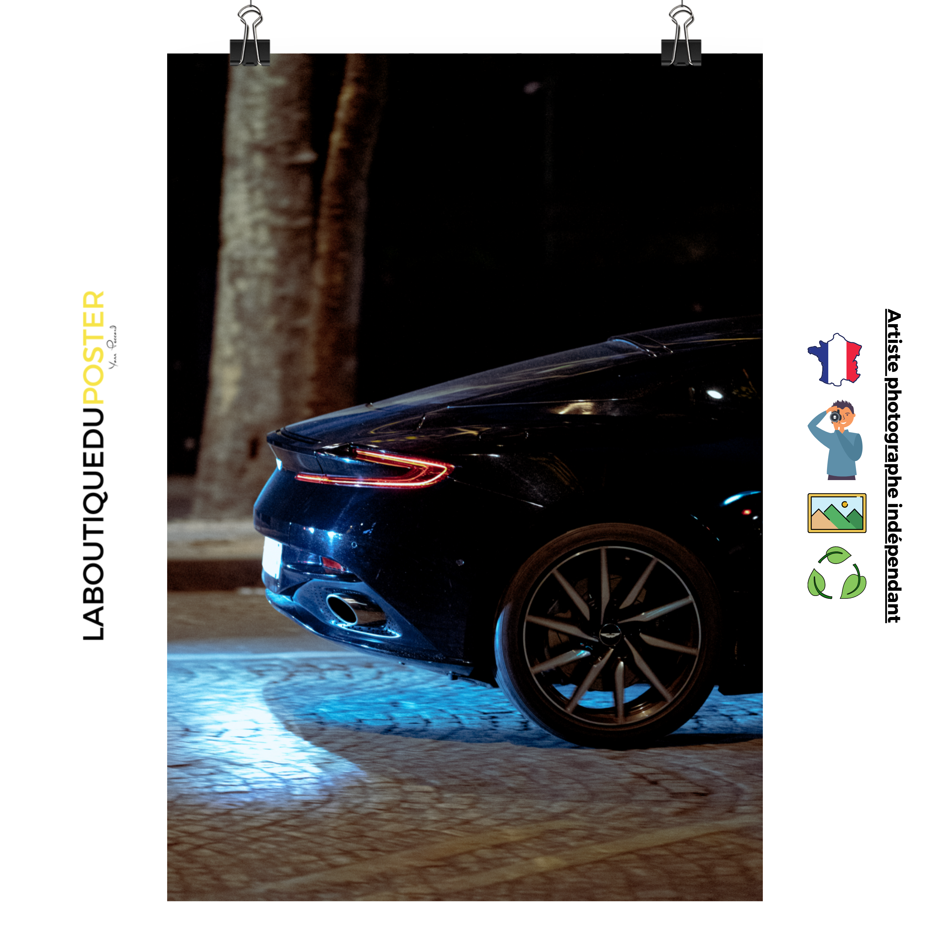 Poster mural - Aston Martin – Photographie de voiture de sport – Poster photo, poster XXL, Photo d’art, photographie murale et des posters muraux des photographies de rue unique au monde. La boutique de posters créée par un Photographe français.