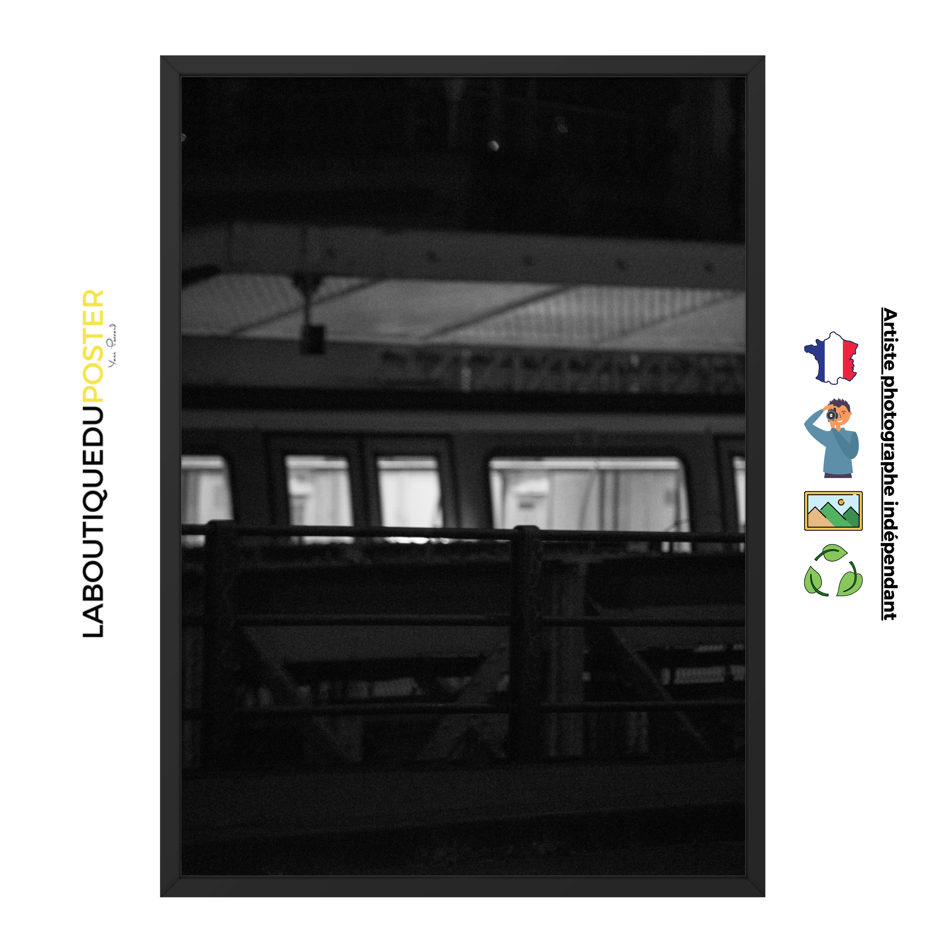 Poster encadré - Métro parisien 5 – Thème noir & blanc – Pas cher à partir de 69,99€ , décoration murale & d’intérieur, cadre photo XXL, Photos d’arts, photographie murale, Posters muraux unique au monde. La boutique de posters créée par un Photographe français