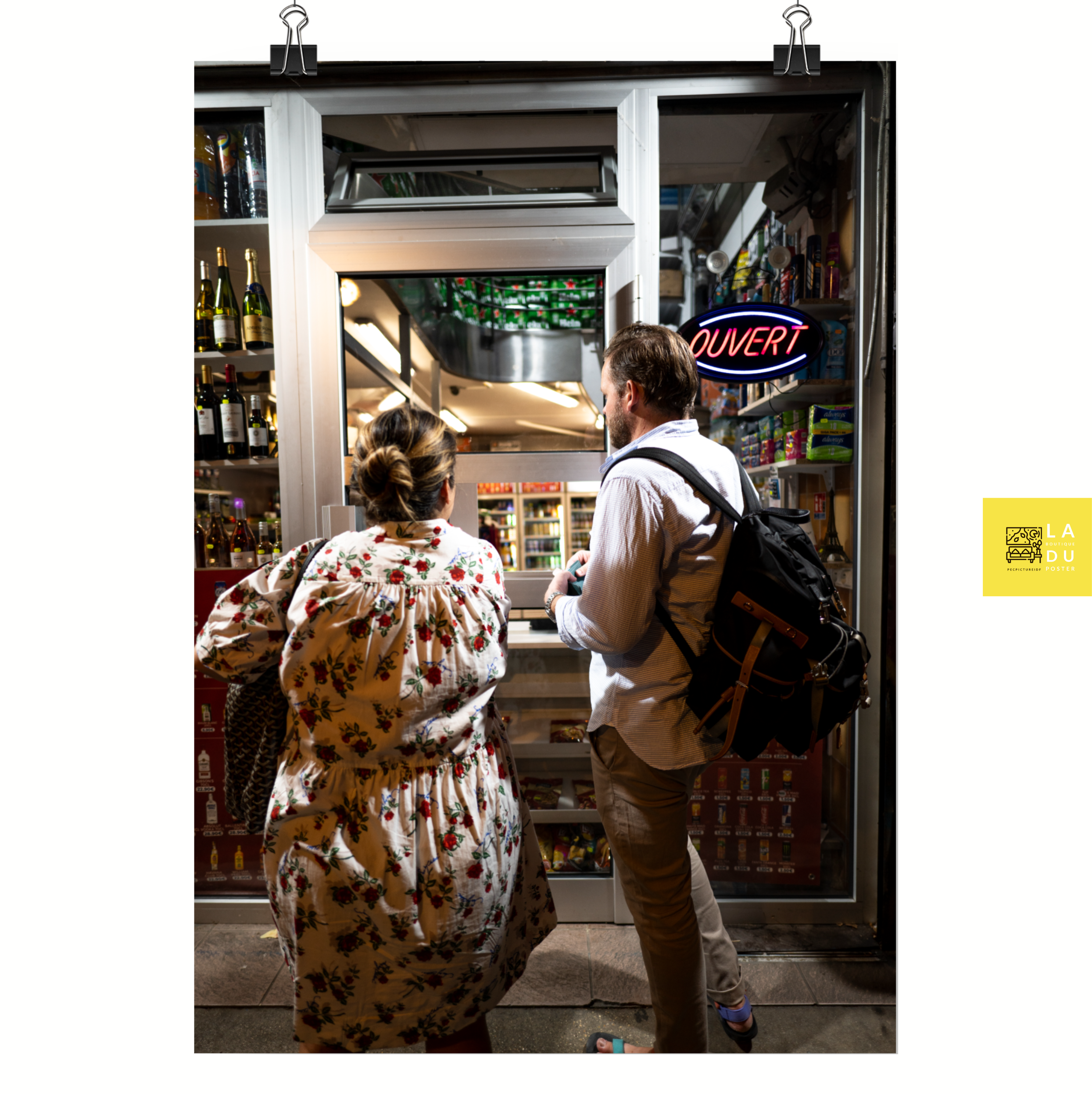 Poster mural - Épicerie ouverte de nuit – Photographie de rue – Poster photo, poster XXL, Photo d’art, photographie murale et des posters muraux des photographies de rue unique au monde. La boutique de posters créée par un Photographe français.