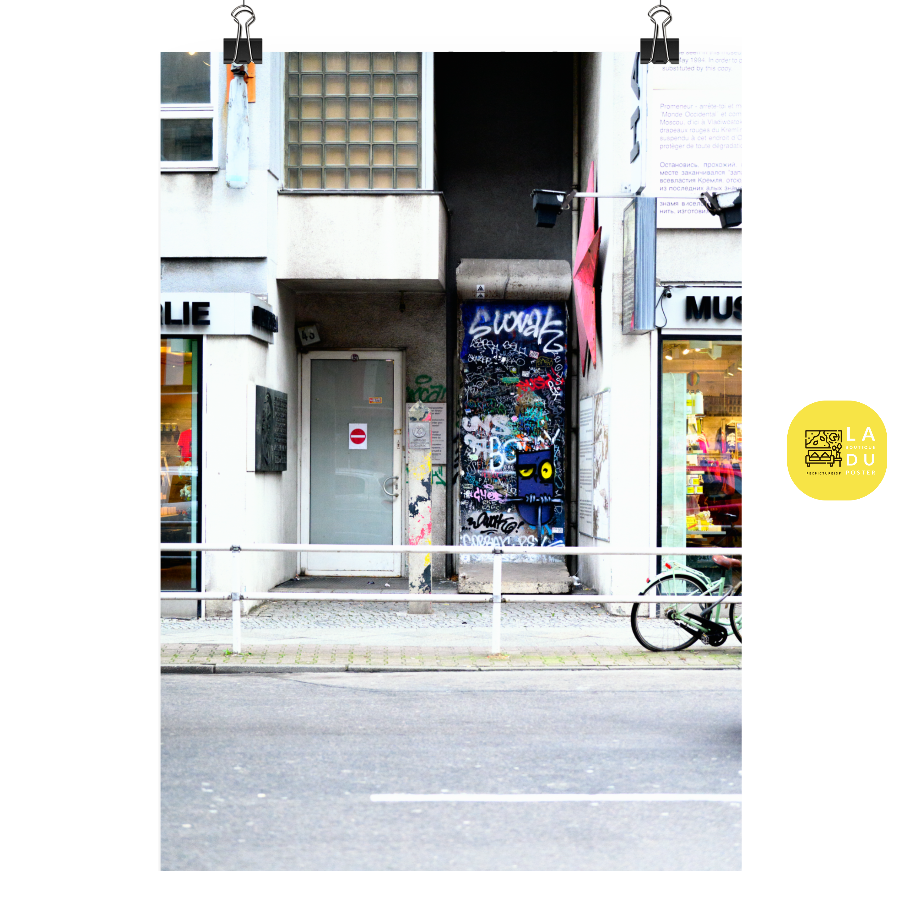 Poster mural - Art de rue N10 – Photographie de rue à Berlin – Poster photo, poster XXL, Photo d’art, photographie murale et des posters muraux e des photographies de rue unique au monde. La boutique de posters créée par un Photographe français.