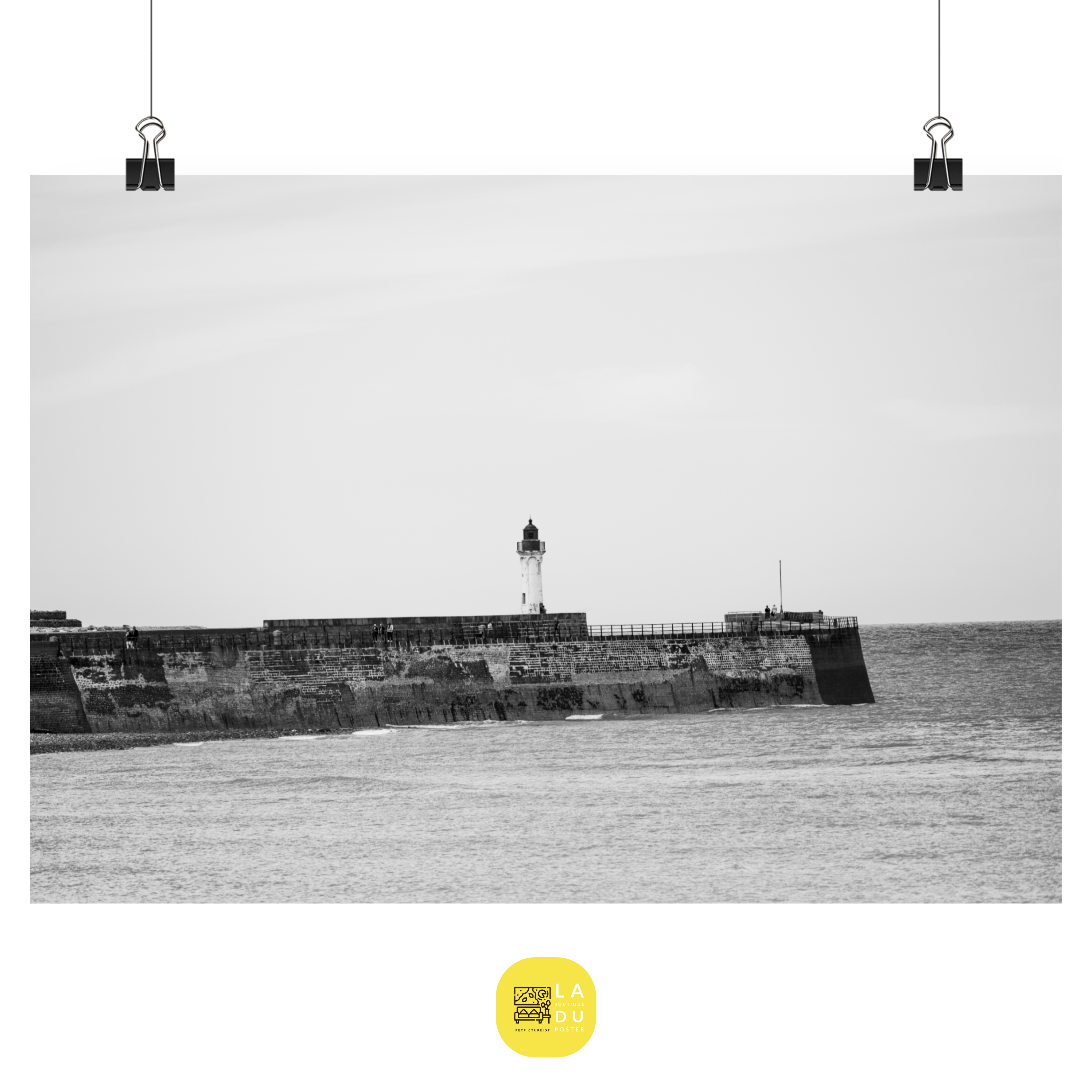 Poster mural - Phare de Normandie – Photographie de paysage – Poster photo, poster XXL, photographie murale et des posters muraux unique au monde. La boutique de posters créée par Yann Peccard un Photographe français.