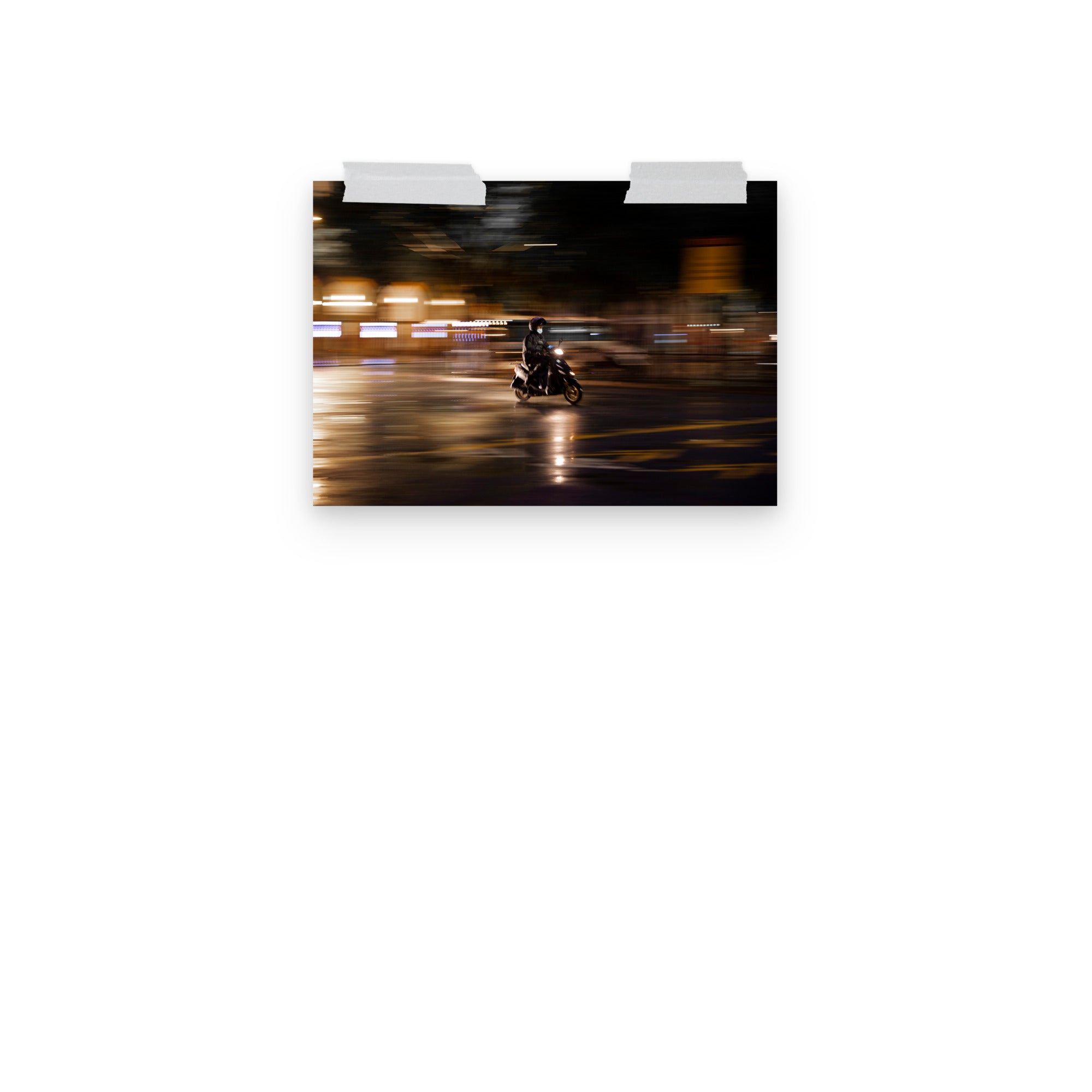 Mouvement dans la ville de nuit - Poster - La boutique du poster Français