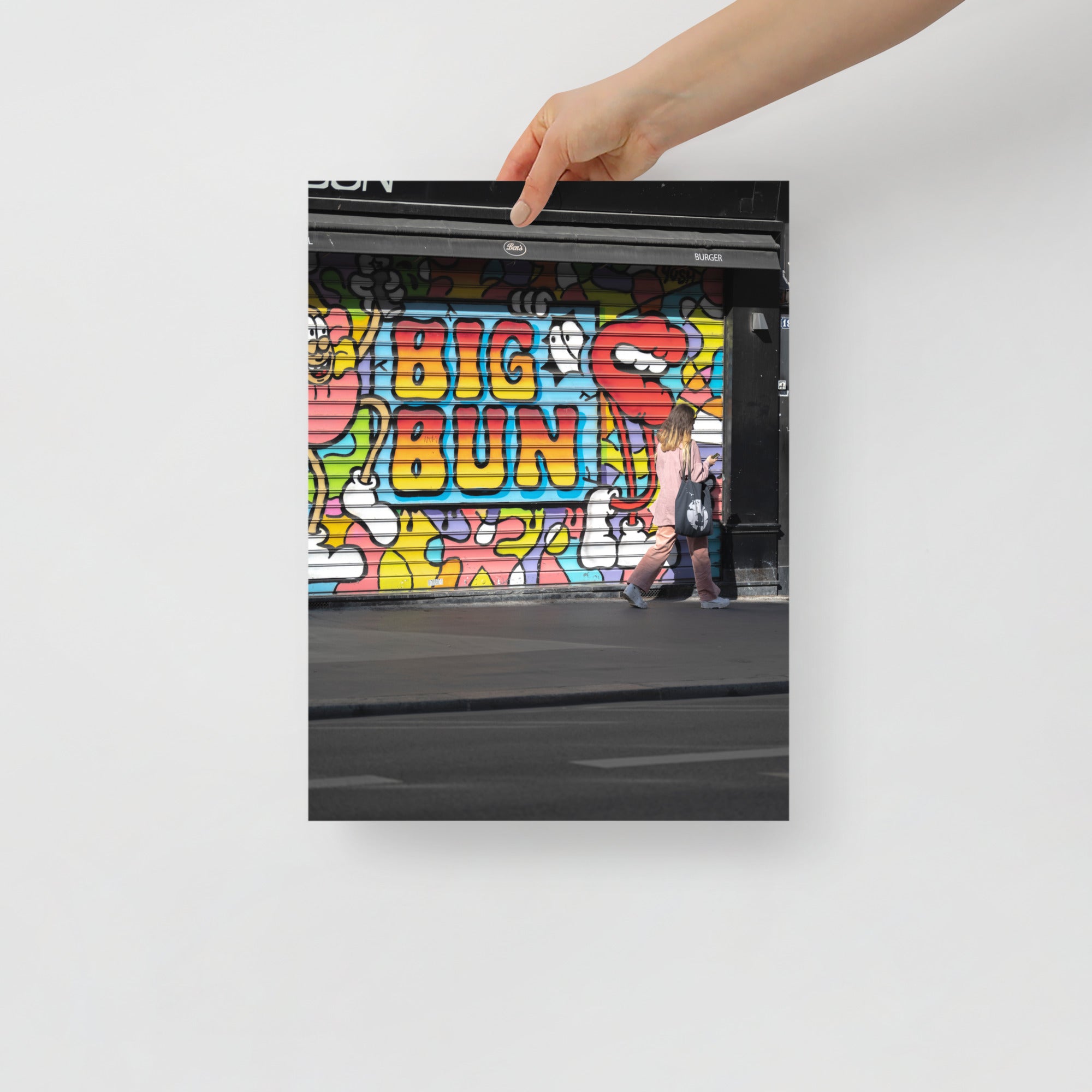 Poster mural - Big Bun – Photographie de rue à Paris – Poster photo, poster XXL, Photo d’art, photographie murale et des posters muraux des photographies de rue unique au monde. La boutique de posters créée par un Photographe français.