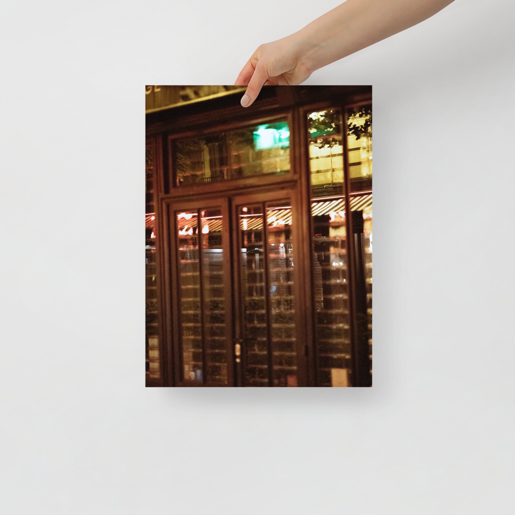 Poster mural - Reflet N03 – Photographie de rue de ville à Paris – Poster photo, poster XXL, photographie murale et des posters muraux unique au monde. La boutique de posters créée par Yann Peccard un Photographe français.