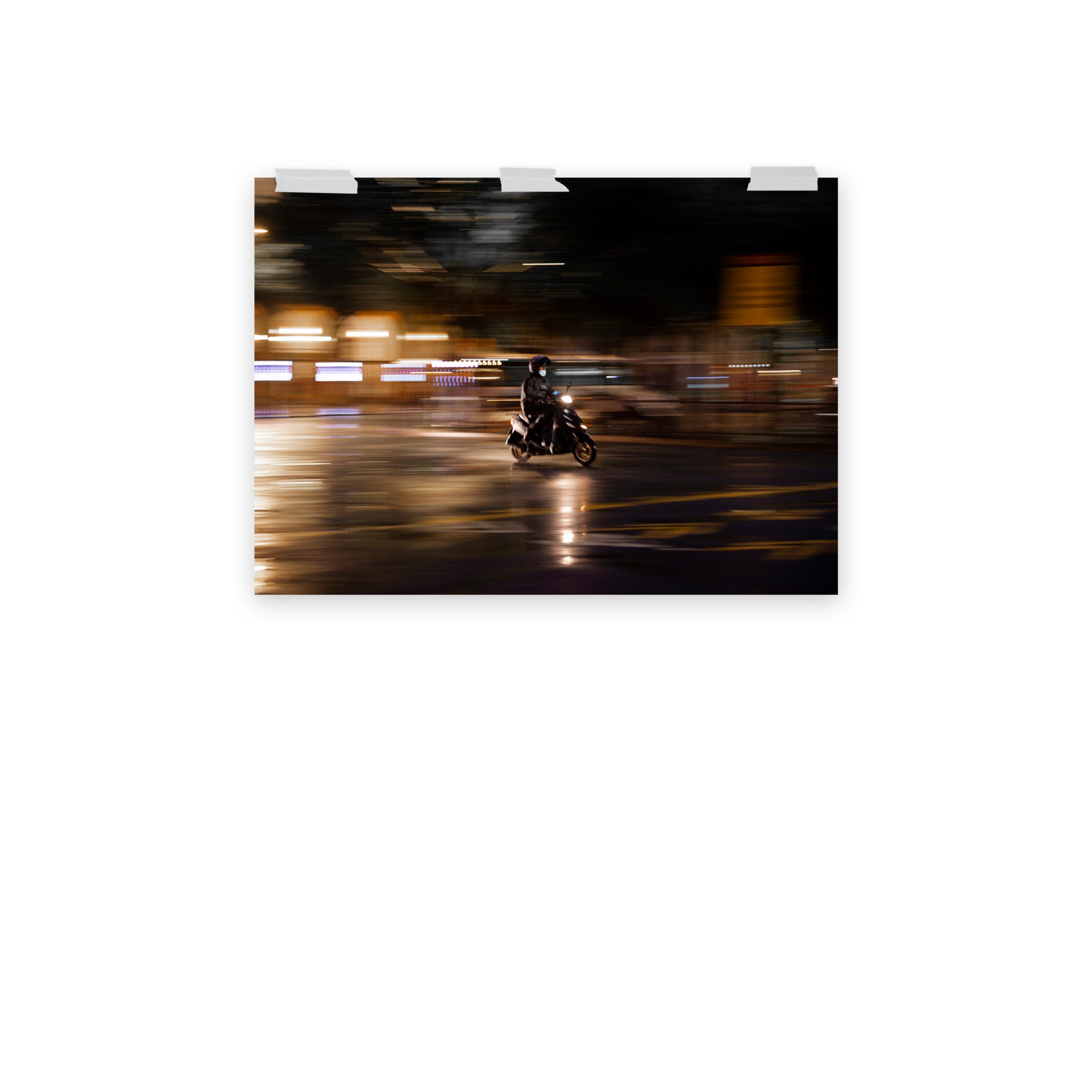 Mouvement dans la ville de nuit - Poster - La boutique du poster Français