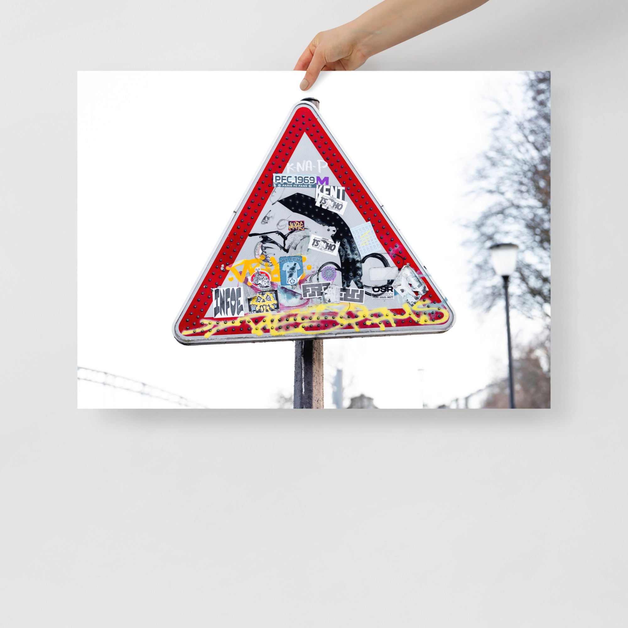 Poster mural - Signalisation N03 – Photographie de nuit – Poster photo, poster XXL, photographie murale et des posters muraux unique au monde. La boutique de posters créée par Yann Peccard un Photographe français.