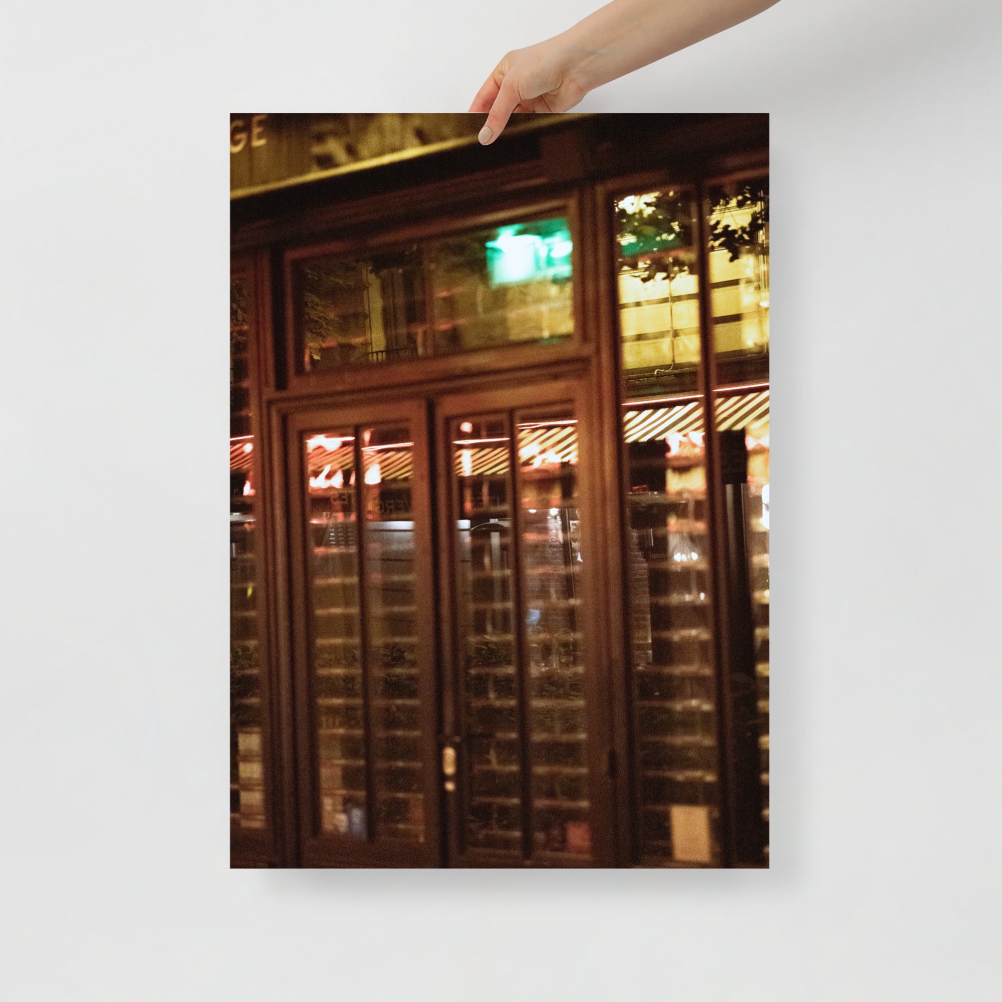 Poster mural - Reflet N03 – Photographie de rue de ville à Paris – Poster photo, poster XXL, photographie murale et des posters muraux unique au monde. La boutique de posters créée par Yann Peccard un Photographe français.