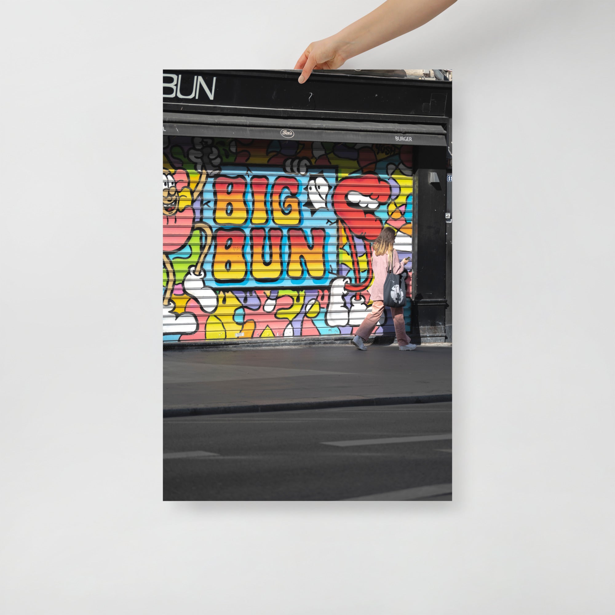 Poster mural - Big Bun – Photographie de rue à Paris – Poster photo, poster XXL, Photo d’art, photographie murale et des posters muraux des photographies de rue unique au monde. La boutique de posters créée par un Photographe français.