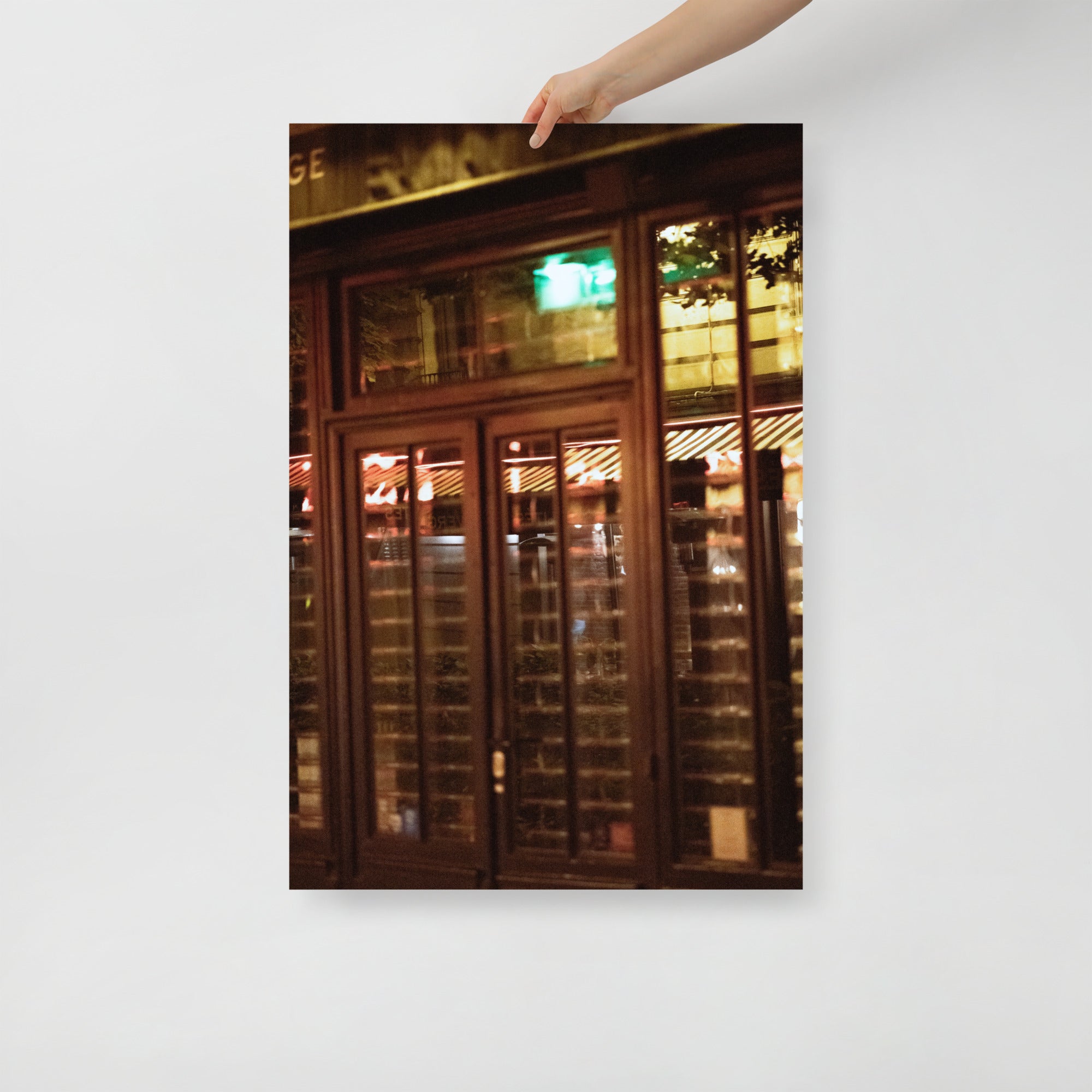 Poster mural - Reflet N03 – Photographie de rue de ville à Paris – Poster photo, poster XXL, photographie murale et des posters muraux unique au monde. La boutique de posters créée par Yann Peccard un Photographe français.
