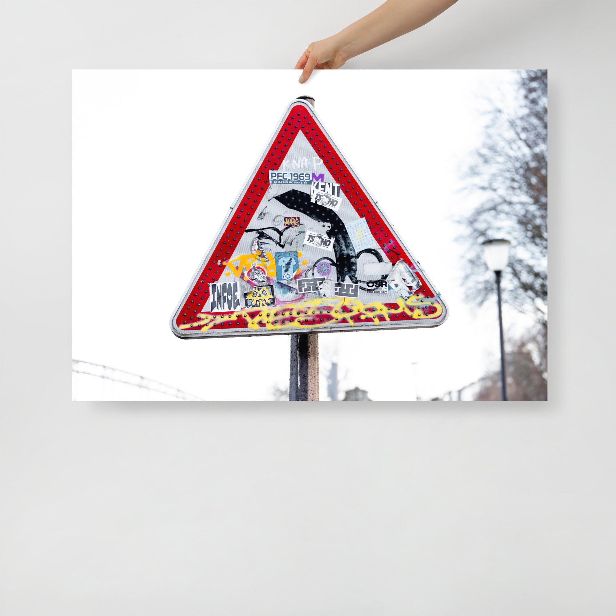 Poster mural - Signalisation N03 – Photographie de nuit – Poster photo, poster XXL, photographie murale et des posters muraux unique au monde. La boutique de posters créée par Yann Peccard un Photographe français.