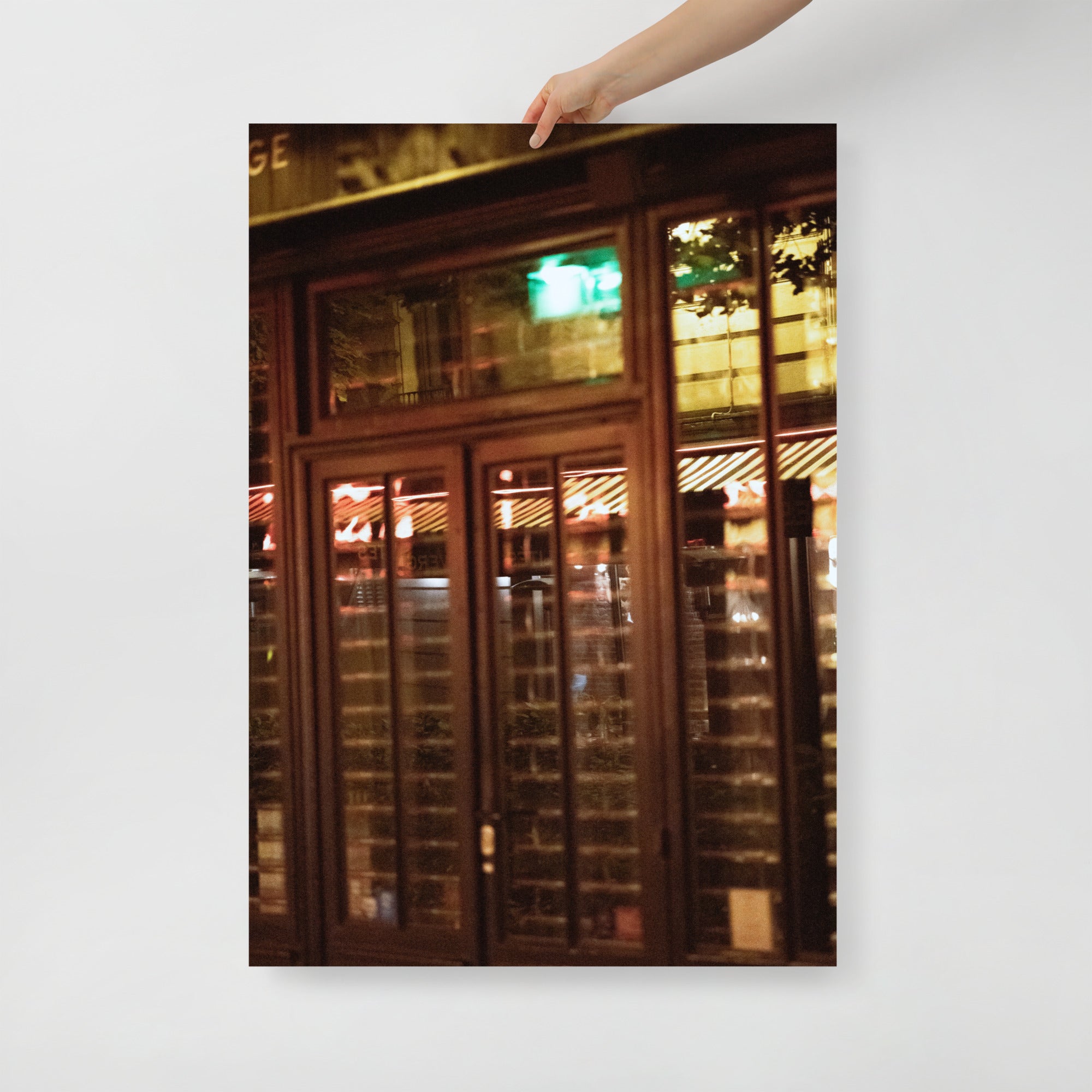 Poster mural - Reflet N03 – Photographie de rue de ville à Paris – Poster photo, poster XXL, photographie murale et des posters muraux unique au monde. La boutique de posters créée par Yann Peccard un Photographe français.