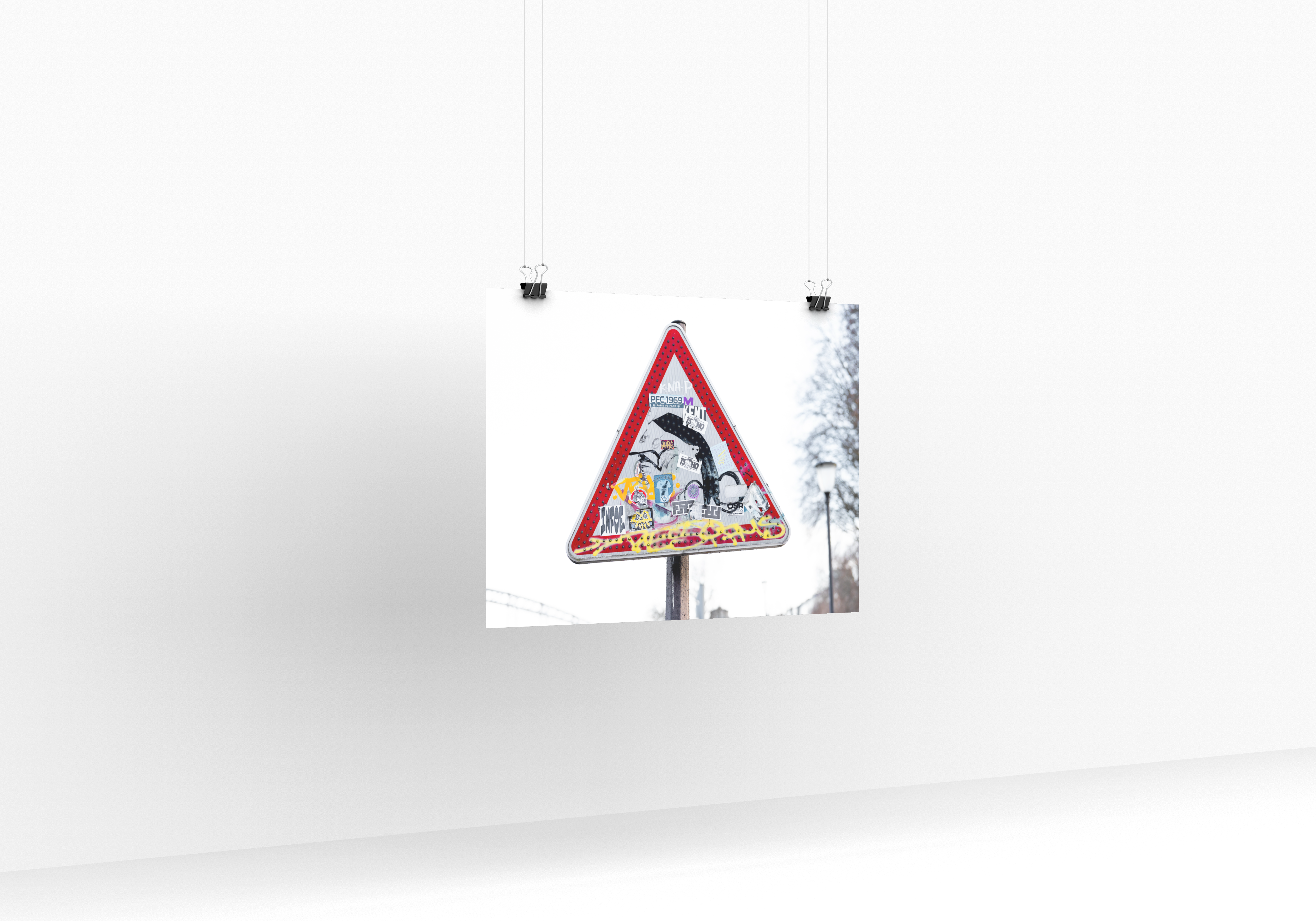 Poster mural - Signalisation N03 – Photographie de nuit – Poster photo, poster XXL, photographie murale et des posters muraux unique au monde. La boutique de posters créée par Yann Peccard un Photographe français.